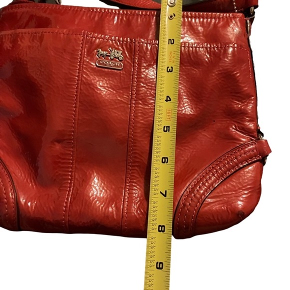 Coach , red patent shoulder bag. - Picture 3 of 6
